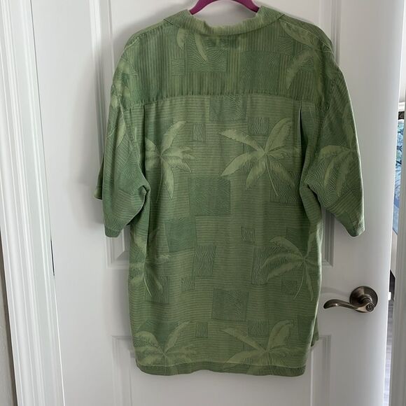 Tommy Bahama Silk Green Palm Tree print Button Down Freshly Laundered SZ L - Picture 2 of 9